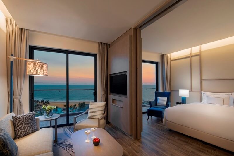 All of the suites and rooms located in the resort’s Tower building offer spectacular vistas of the ocean.