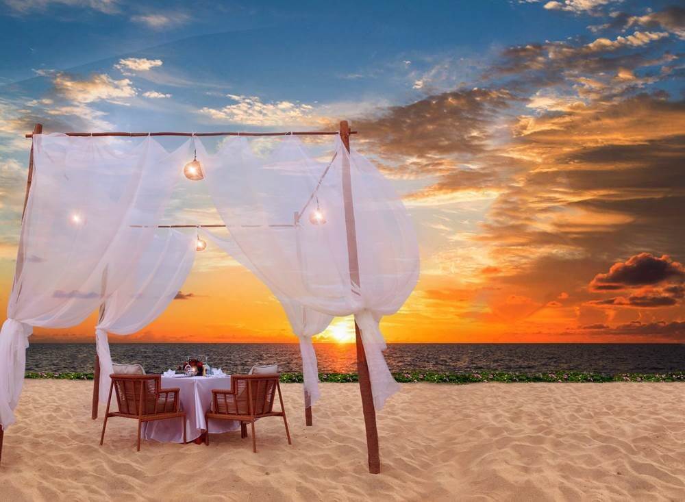 Suited to any excuse for a romantic occasion, the ‘Paradise of Love’ dinner comprises a set-up of a candle-lit table on the sands of Long Beach with a private chef and waiter.
