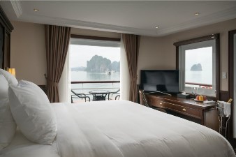 Paradise Makes Unprecedented Wave in Halong