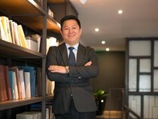 Vietnamese Hotel CEO Manages Everything