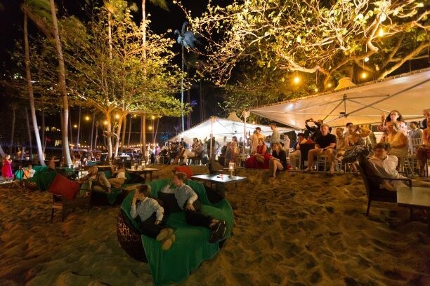 Countdown to 12 o'clock on the beach in Thailand (Banyan Tree Samui)