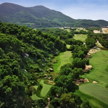 It’s blend of jungle, ocean and glorious mountain vistas makes the Nick Faldo-designed course at Laguna Lang Co one of the most visually spectacular in Vietnam