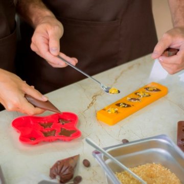 As part of the “Vietnamese Chocolate Factory Tour”, budding chocolate makers don torques and aprons and try their hand at a 40-minute “masterclass”.