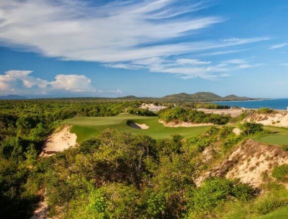 Laid out over giant sand dunes near the coast, The Bluffs offers numerous show-stopping holes like the short 4th