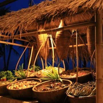 As the sun goes down to the right of the resort’s 500m of ocean frontage, executive chef Mahdi Ghenam and his team bring out an array of large bamboo baskets brimming with seafood caught from local waters that day.