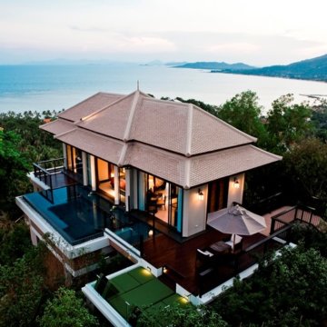 This Hillcrest Pool Villa commands spectacular views over Banyan Tree Samui resort and the Gulf of Thailand.