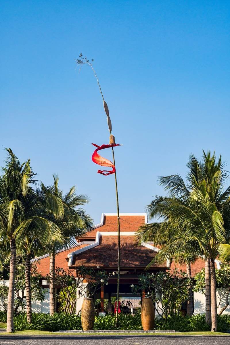 In the lead-up to Tet, on Thur. Feb. 4 the resort will stage a ceremony to plant “Cay Neu”, a towering Lunar New Year bamboo pole to ward off evil spirits, followed by dragon dancing. 