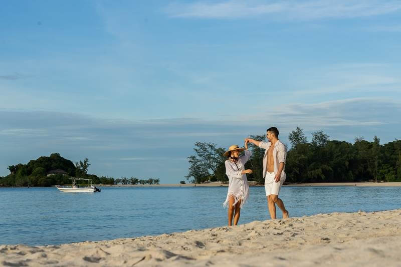 Overlooking secluded Choeng Mon Beach on the north-eastern tip of Koh Samui island, the luxury resort has launched “Vitamin Sea for Two” and “Energizing Couple’s Escape” experiences.