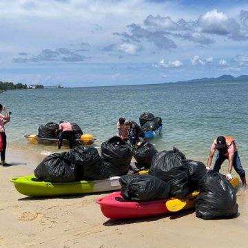 Banyan Tree Krabi Marks Earth Day with Beach Clean-Up