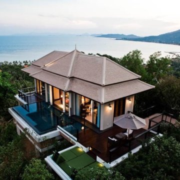 The Hillcrest Villa at Banyan Tree Samui offers a magnificent 360-degree panoramic view.
