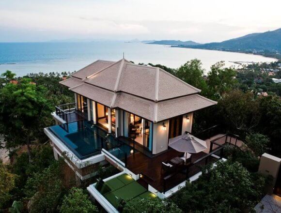 The Hillcrest Villa at Banyan Tree Samui offers a magnificent 360-degree panoramic view.