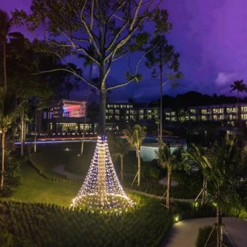 The tallest of the resort’s resident yang na trees will be site for a festive tree lighting ceremony