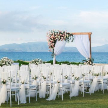 The resort’s new Wedding Ceremony package is underscored by a stunning ceremony on Alma’s beach lawn and includes a one-night stay in a one-bedroom Ocean View Suite or Ocean View Pool Pavilion, a spa treatment for two, and a private candle-lit dinner on Long Beach.