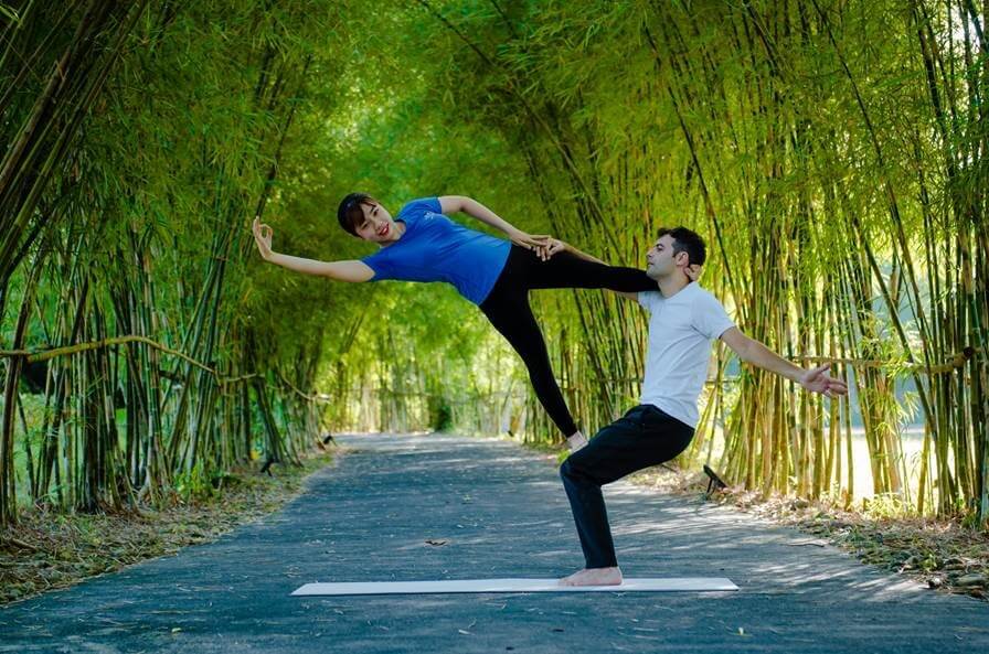 Acroyoga at Alba Wellness Valley by Fusion