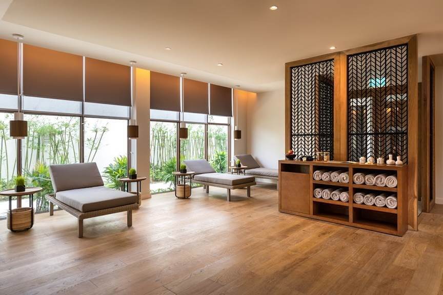 In addition to Le Spa’s 13 beachfront treatment villas, separated by botanic gardens named after a different Vietnamese flower, the spa has ‘his and hers’ saunas and steam rooms, two lounges, and a beauty salon. 