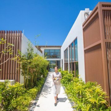 In addition to Le Spa’s 13 beachfront treatment villas, separated by botanic gardens named after a different Vietnamese flower, the spa has ‘his and hers’ saunas and steam rooms, two lounges, and a beauty salon.