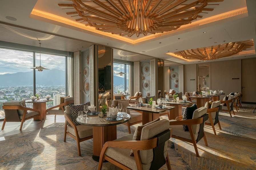 Chiang Mai’s newest five-star hotel Meliá Chiang Mai has unveiled an intimate fine-dining restaurant serving contemporary Northern Thai dishes with Mediterranean influences accompanied by spectacular vistas and a compelling design that references the city’s rich culture. 