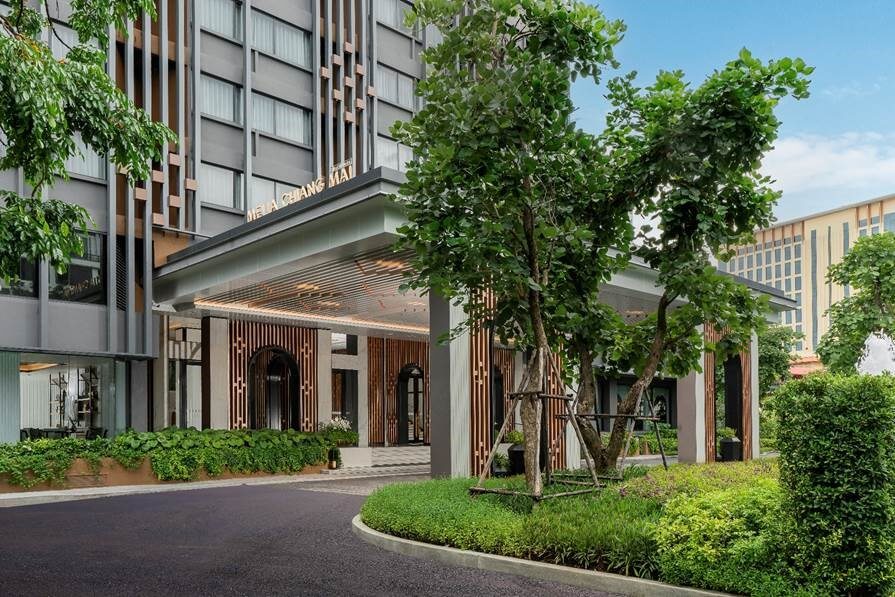 With a design that pays tribute to Chiang Mai’s charming history and culture with a contemporary flair, the hotel comprises a striking 22-floor tower fronted by an adjoining seven-floor podium building. 