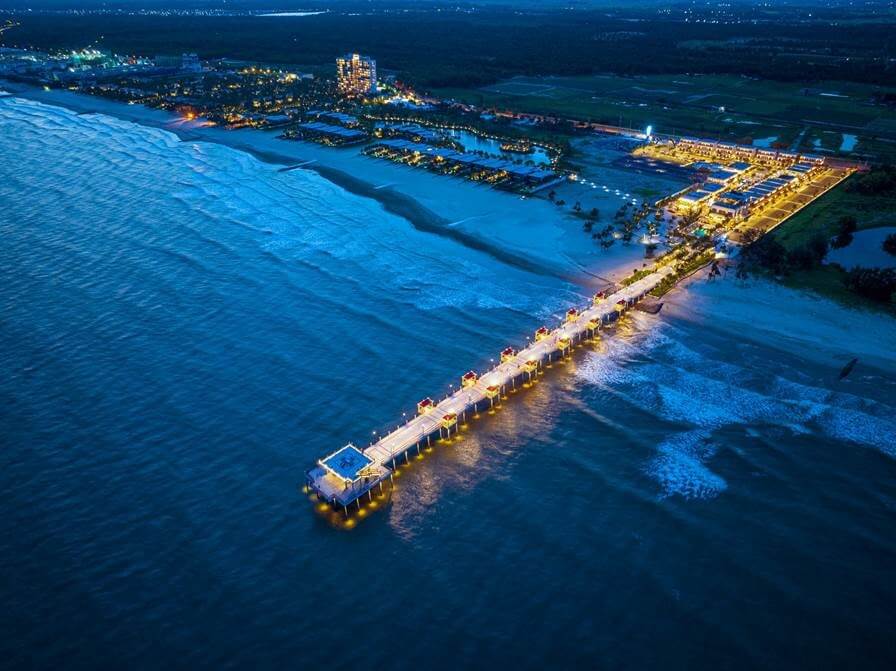 The pier and plaza make for the second and third phases of developer Tanzanite International’s master plan the Hamptons Ho Tram on the sandy shores of Ho Tram, following the debut of phase one with 17-hectare Meliá Ho Tram Beach Resort in 2019.