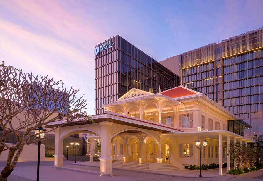 With the lemon-coloured early 20th Century Colonial House serving as a counterpoint to the main hotel, the Hyatt Regency Phnom Penh is an alluring blend of the modern and the historic