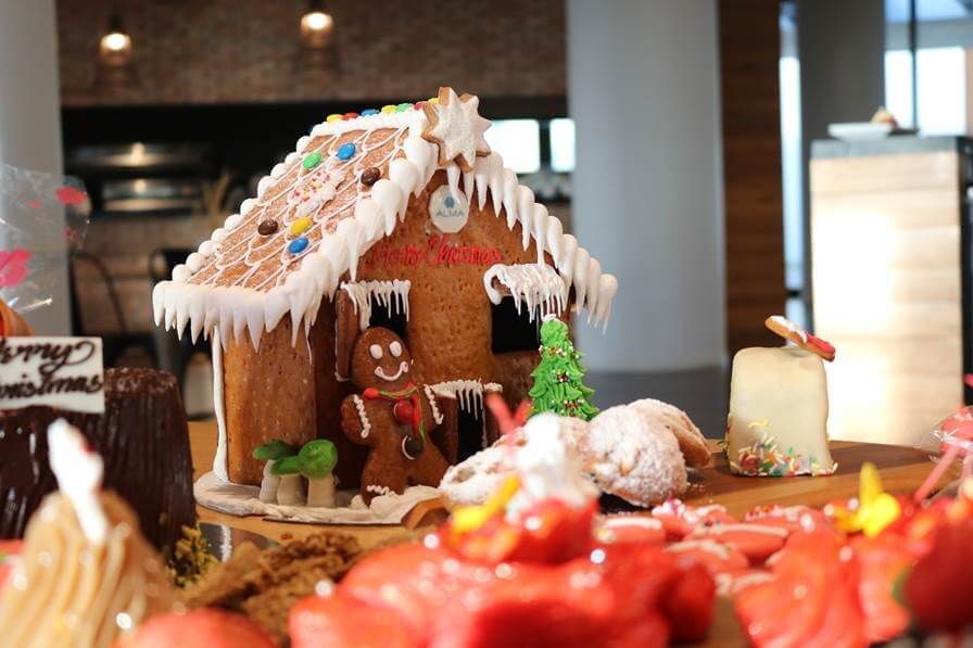 The young and young at heart will don aprons and decorate a gingerbread house and cupcakes as part of ‘Become a Pastry Chef’ workshops at the resort’s Pastry Kitchen.
