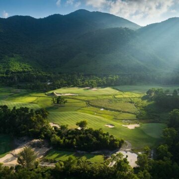 Located where the jungle meets the ocean, Laguna Golf Lang Co is one of the most visually appealing clubs in Asia