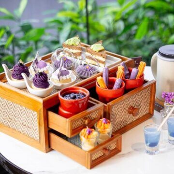 Crispy butterfly pea flowers with purple hummus, lavender mousse with mirror glaze and purple potato mont blanc are among the visually compelling savoury and sweet treats served with a selection of teas or freshly brewed coffee as part of Meliá Chiang Mai’s “Summer Purple Afternoon Tea”.