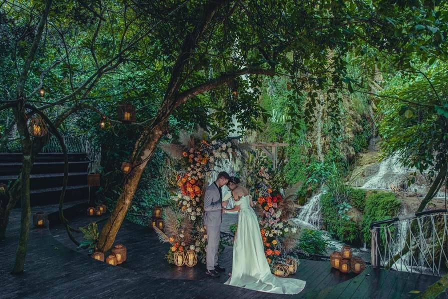 Saying 'I do' amid nature