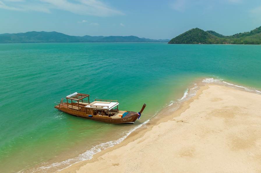 The White Pearl was built by local craftsmen using materials sourced from around Krabi Province, and with specific modifications to enhance luxury and comfort on board.