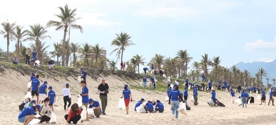 Some 300 volunteers joined the weekend beach clean, collecting around 1.5 tons of plastic waste.
