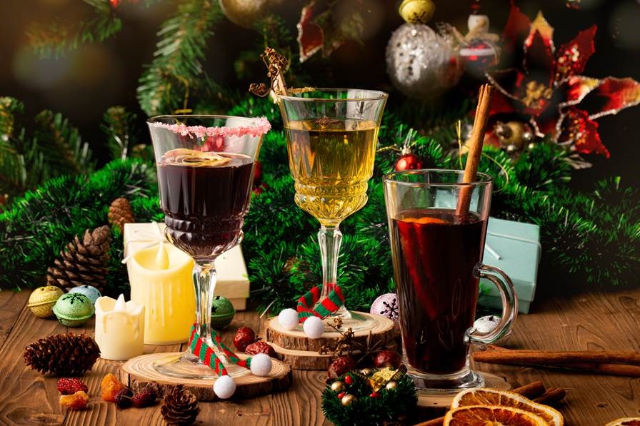 Ruen Kaew Lounge offers ‘Vino Caliente De Bayas’ (mulled berry wine), ‘Vino Caliente Con Especias’ (mulled wine with spices) and ‘Vino Clinate Clasico’ (classic mulled wine)