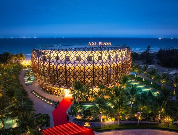 Its host of remarkable facilities include a vast state-of-the-art conference hall, a 360-degree rooftop venue, a stunning outdoor beachfront event space, and about 10,000sqm dedicated to shopping and dining outlets.