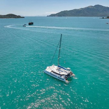 A Catamaran Voyage will allow guests to uncover Nha Trang’s glistening seascapes aboard the resort’s own luxury yacht
