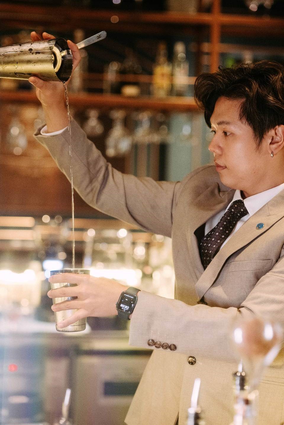 Benz Naphat Boonmamuang, a.k.a “Mr B”, who hails from Chiang Mai and has been recognized among Thailand’s top mixologists, will “take over” Mai The Sky Bar on Friday August 2 from 7pm until midnight.