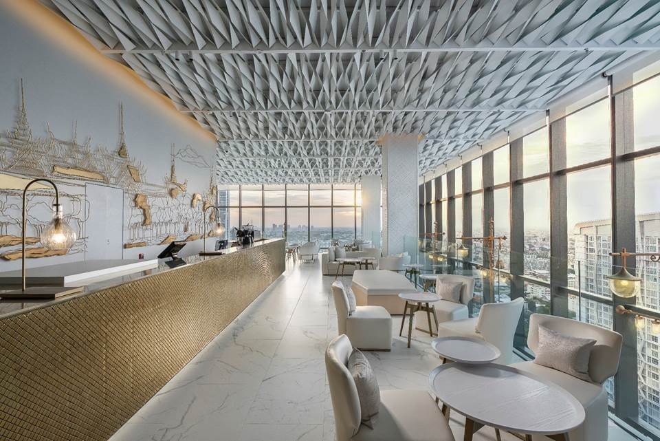 Other pet-friendly areas include the hotel’s 32nd floor. Comprising a reception area and the Open Living Lounge integrated into a vast coworking space, the 32nd floor’s soaring floor-to-ceiling windows provide a front seat to Bangkok’s skyline.