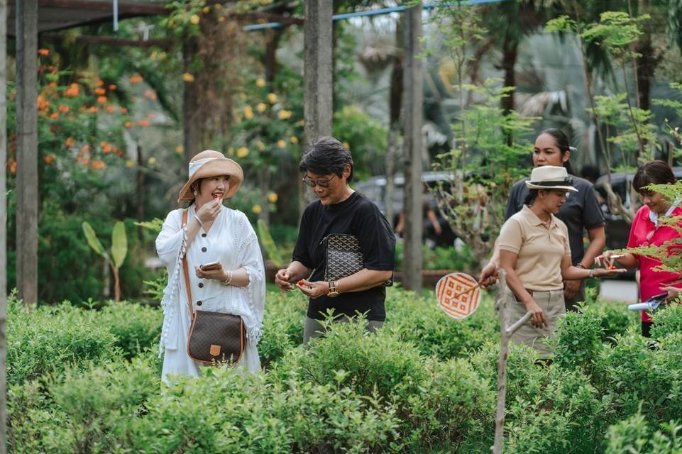 The retreat includes an excursion to Trisara’s 16,000 sqm Pru Jampa organic farm