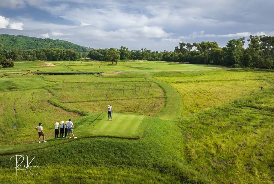 Verdant rice paddies imbue the course with a sense of place