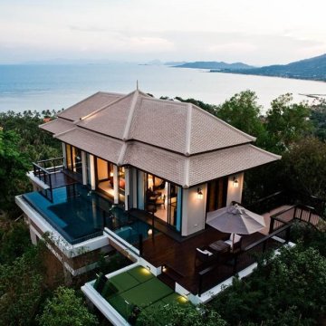 All 88 villas at Banyan Tree Samui have infinity pools and are sea-facing.