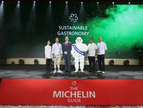 Jimmy Ophorst of PRU (far right) and Rick Dingen of JAMPA (second left) with other MICHELIN Green Star winner at last week’s ceremony