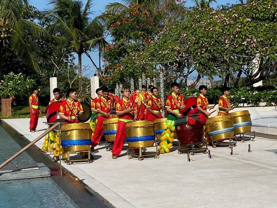 New Year’s Day drummers poolside at Azerai Ke Ga Bay