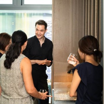 Gregory Kovacs introducing his winning art piece “19.5 Tons: The Art of Asking Your Boss” at The Hari Art Prize 2023 award ceremony