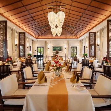 Replete with an open kitchen, grand piano, and courtyard with a canopy of established gardens, The Colonial is serving a new six-course menu crafted by The Anam Cam Ranh’s executive chef Duy Anh Nguyen with optional wine pairing.