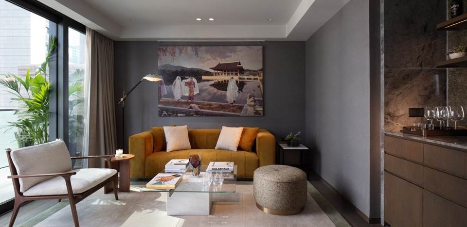 The Hari Hong Kong stands 30 stories tall on lively Lockhart Road in one of Hong Kong’s oldest yet most diverse districts, Wan Chai. With sweeping views of Victoria Harbour and the city, the Chesham Suite (pictured) is perched on the hotel’s top floor. The 77sqm suite features an open plan design with separate living and seating area, super king bed with feather pillows and duvet, private terrace and private bar.