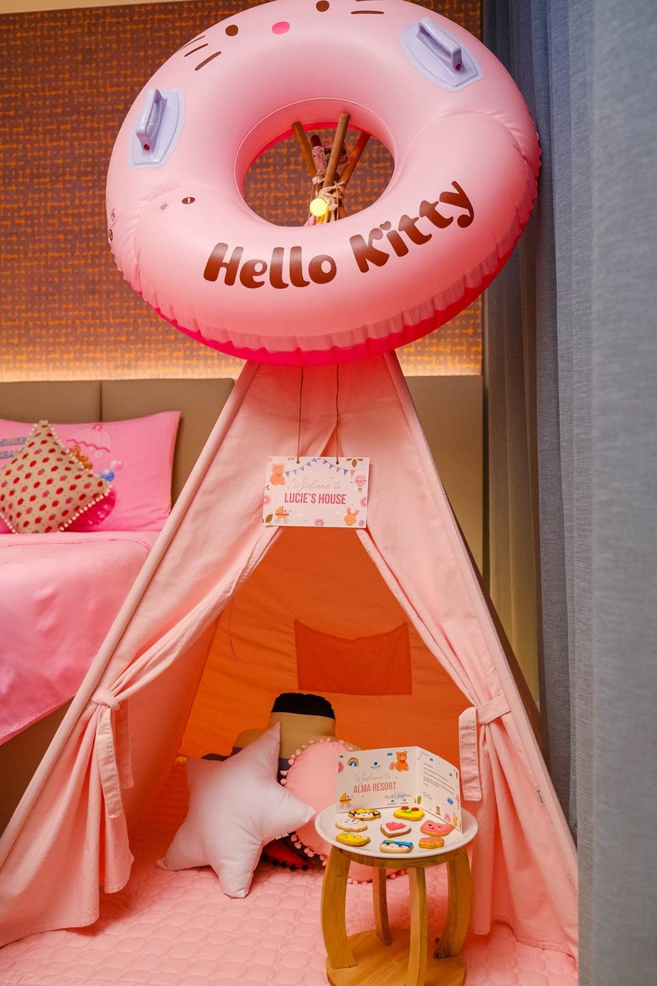 As children step into a themed suite or pavilion, they are greeted with a personalised card, a personalised welcome board hung above the entrance of a fun tent, personalised welcome cookies, colourful pillows, towel art, themed kids bedding and a kiddie float for either the private pool at a pavilion or the resort’s 12 swimming pools that cascade down to the beach.