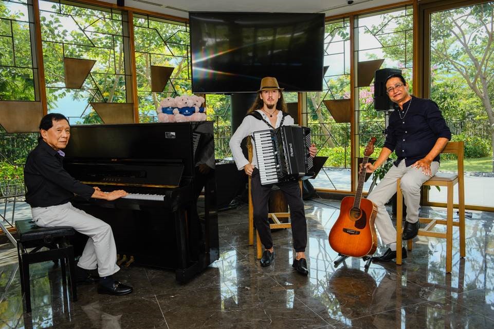 Resident pianist Bensaev “Ben” Javier Guillen, guitarist and vocalist Alex Sunder and accordionist Navalikhin Igor play an array of pop and rock songs at Alma Resort’s American Bar every Monday to Saturday from 7:15-10pm. The schedule features a rotating trio of piano, guitar and vocals, and accordion across three 45-minute sets each evening.