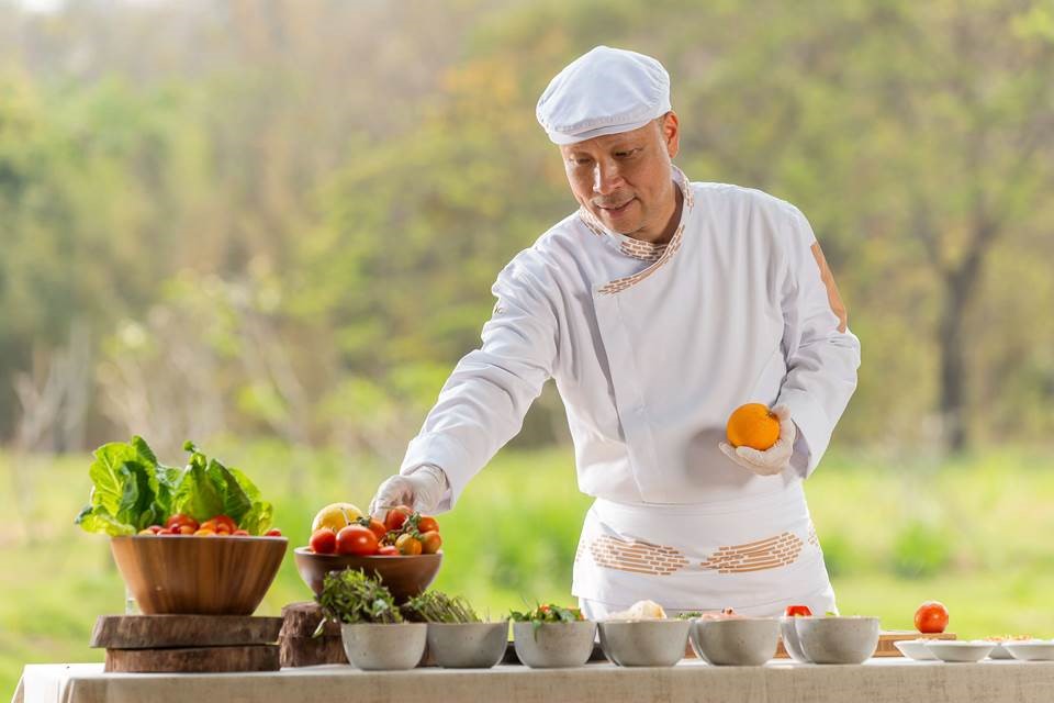 Meliá Chiang Mai’s executive chef Suksant (Billy) Chutinthratip said the hotel has been recognised as an exemplary example of the Chiang Mai-based Green Kitchen project, with its two restaurants this year each receiving The Golden Star Award, due to each securing the Chiang Mai Green Kitchen Award for three consecutive years.