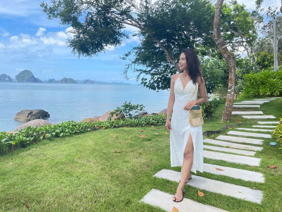 Modelling a “Souvenirs from the Sea” handbag at Banyan Tree Krabi beachfront