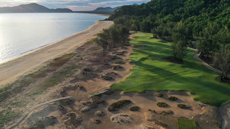 The 9th is one of the most spectacular holes at Laguna Golf Lang Co