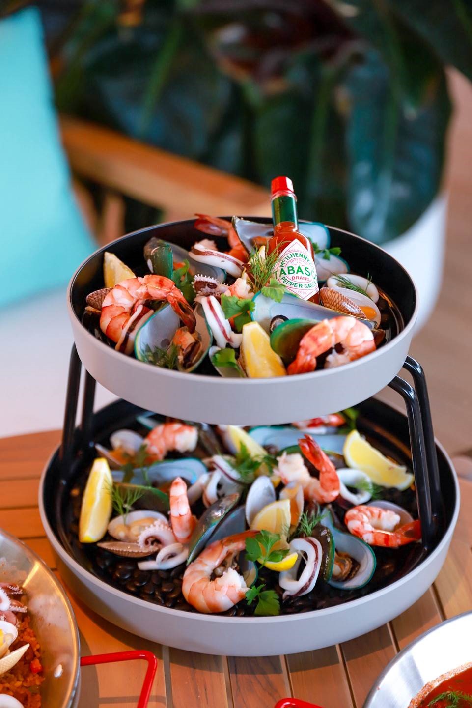The a la carte menu brims with Mediterranean and Asian favourites including artisanal sandwiches and wraps, hearty rice and pasta dishes, fresh seafood mains and signature specialities.