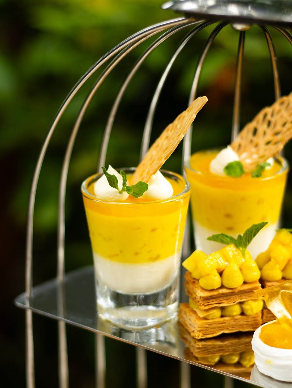 In addition to the mango scones, Afternoon Tea Mango Symphony’s sweets include macaron with mango cream cheese filling, mango sago pudding with coconut panna cotta and passion fruit jelly, pavlova with diced mango and basil mango compote, mango, lemon and almond tart, and mango jelly with Pandan leaves.